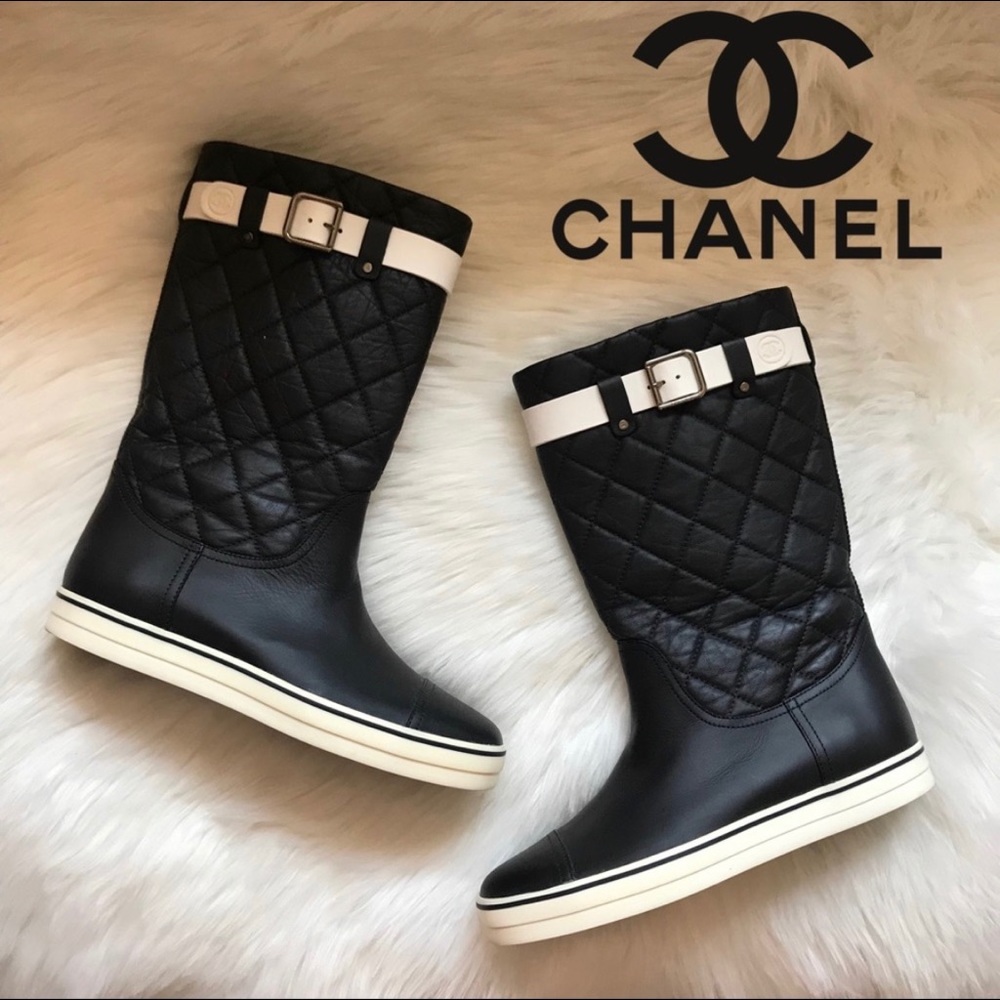 🌟SOLD🌟Authentic CHANEL CC Logo Quilted Boots - Picture 1 of 8